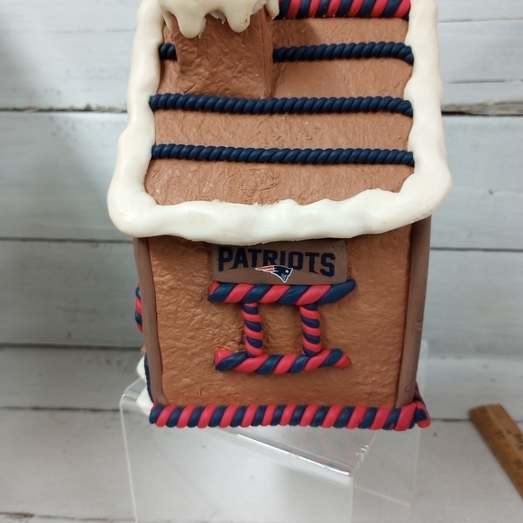 New England Patriots NFL Forever Collectibles Forever Christmas Gingerbread Hous - Picture 2 of 10